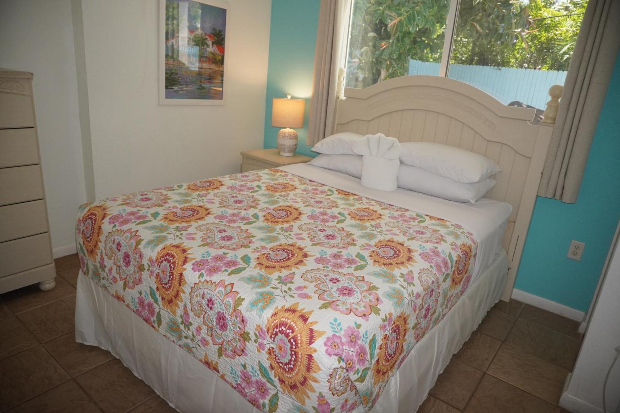 Pearl Beach Inn Енґлвуд Екстер'єр фото