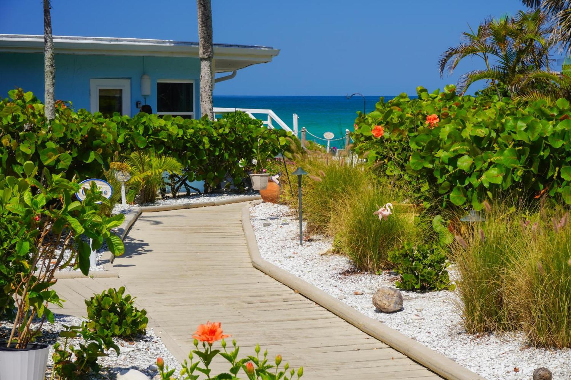 Pearl Beach Inn Енґлвуд Екстер'єр фото